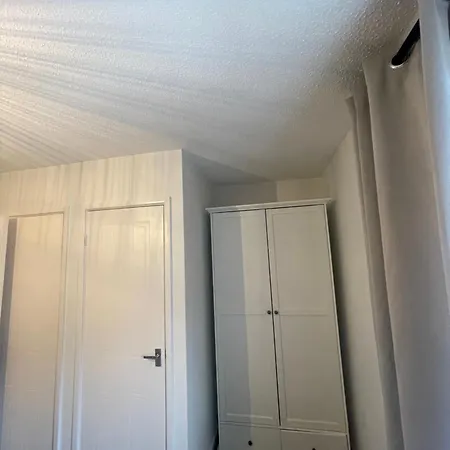 Entire Two Bed House With Gated Off Street Parking Apartment Manchester Exterior photo