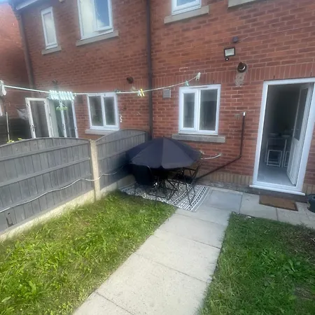 Entire Two Bed House With Gated Off Street Parking Apartment Manchester Exterior photo