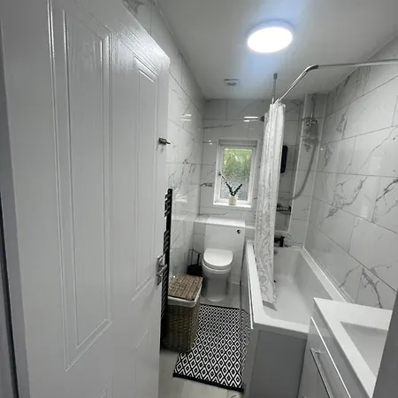 Entire Two Bed House With Gated Off Street Parking Apartment Manchester Exterior photo