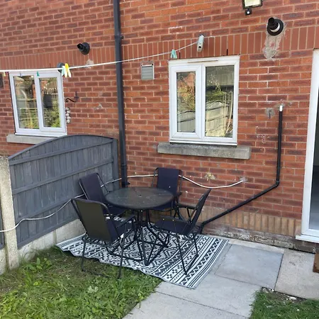Entire Two Bed House With Gated Off Street Parking Apartment Manchester Exterior photo