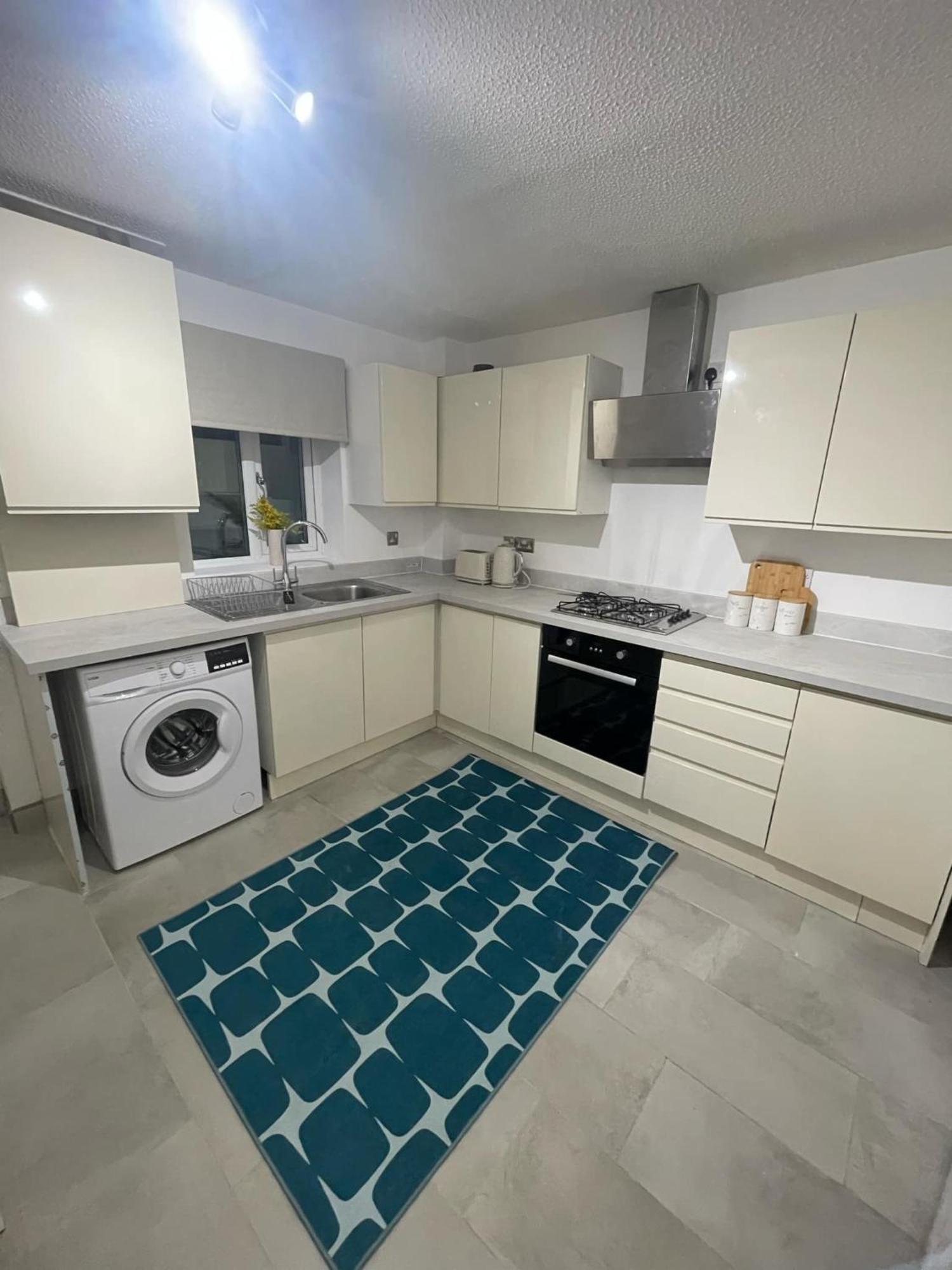 Entire Two Bed House With Gated Off Street Parking Apartment Manchester